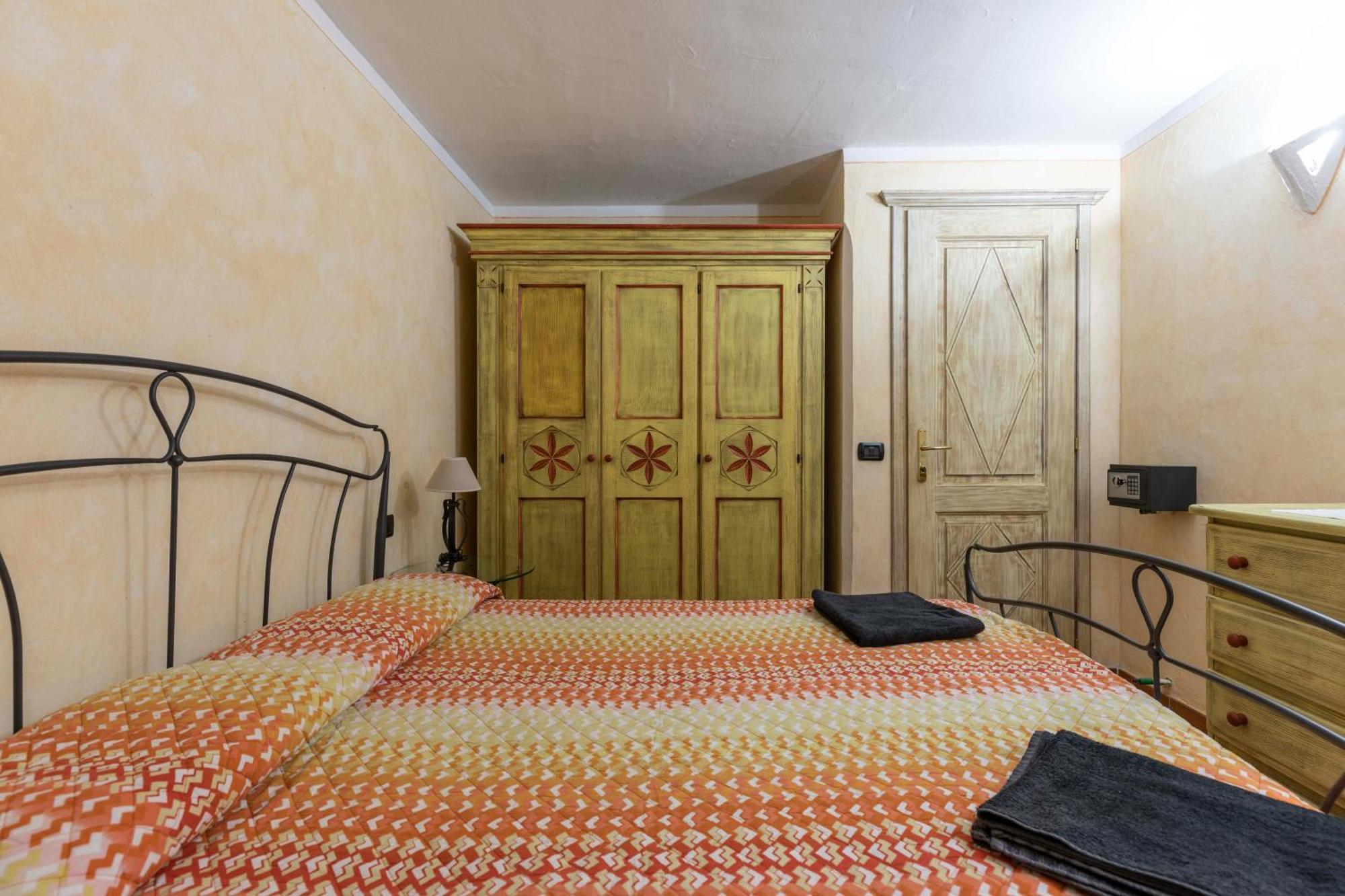 Villa Iris With Pool Baja Sardinia Room photo