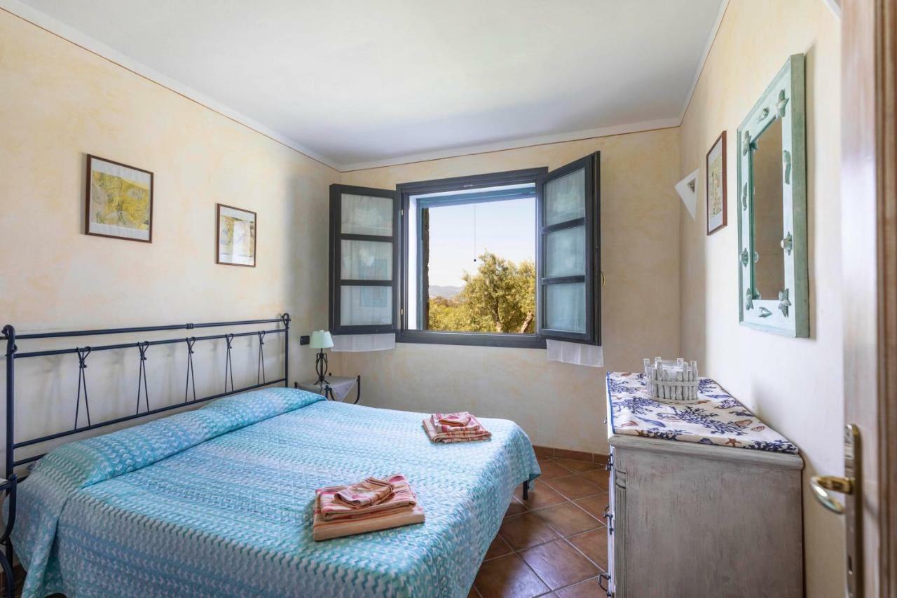 Villa Iris With Pool Baja Sardinia Exterior photo