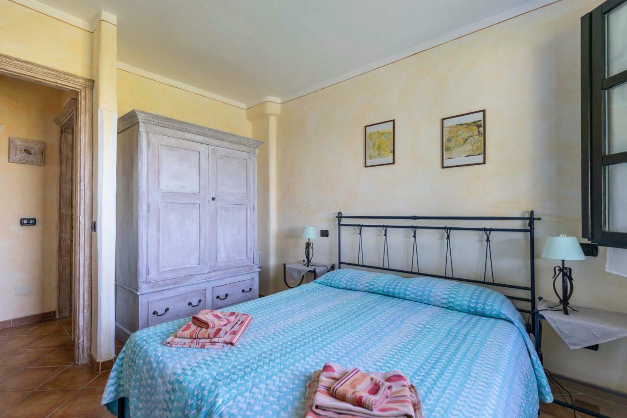 Villa Iris With Pool Baja Sardinia Exterior photo