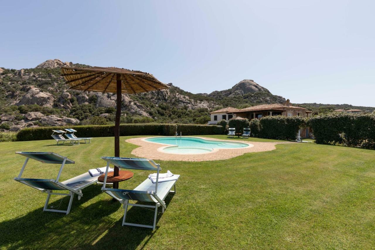 Villa Iris With Pool Baja Sardinia Exterior photo