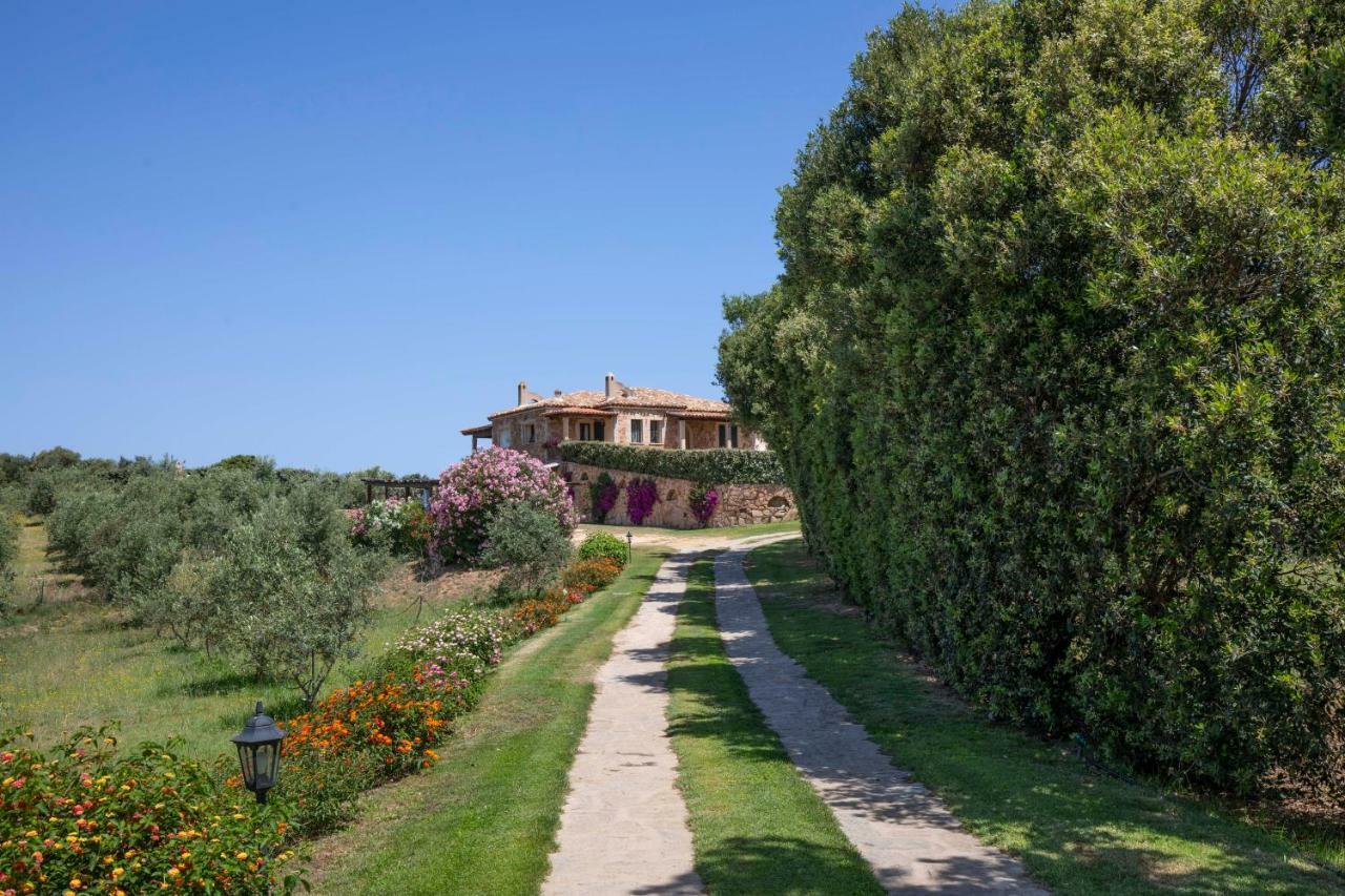 Villa Iris With Pool Baja Sardinia Exterior photo